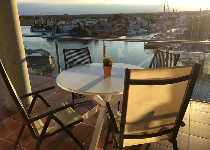 Vue Panoramique Sur La Mediterrannee, Sur Canal & Proche Roses
