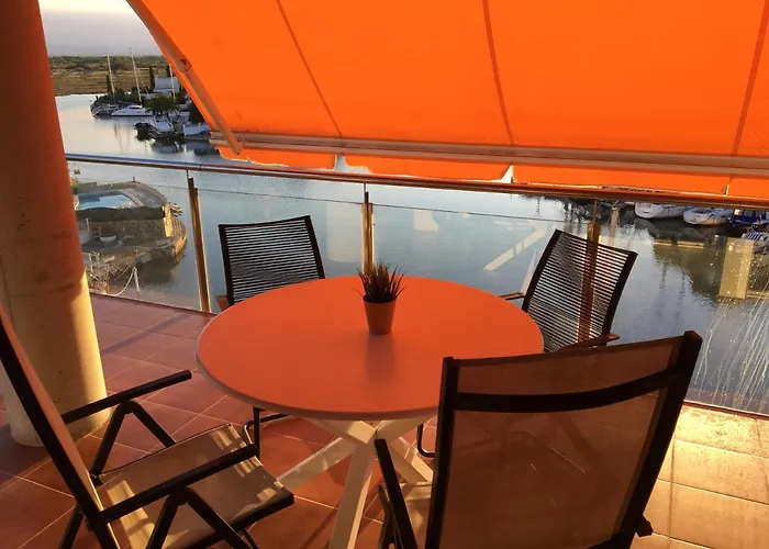 Vue Panoramique Sur La Mediterrannee, Sur Canal & Proche