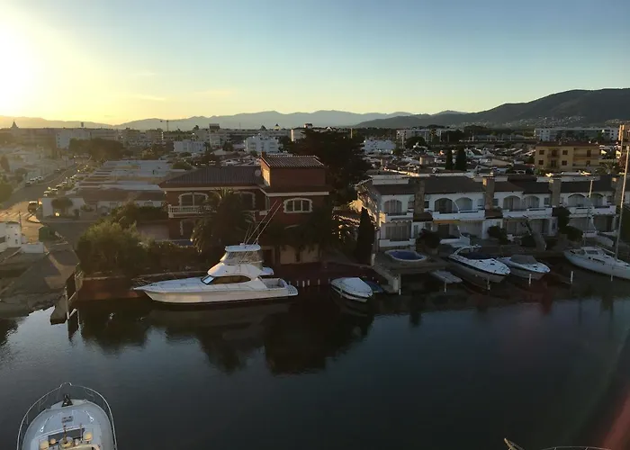 Appartement Vue Panoramique Sur La Mediterrannee, Sur Canal & Proche Roses