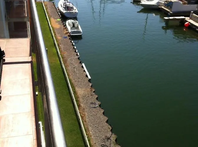 Vue Panoramique Sur La Mediterrannee, Sur Canal & Proche Roses
